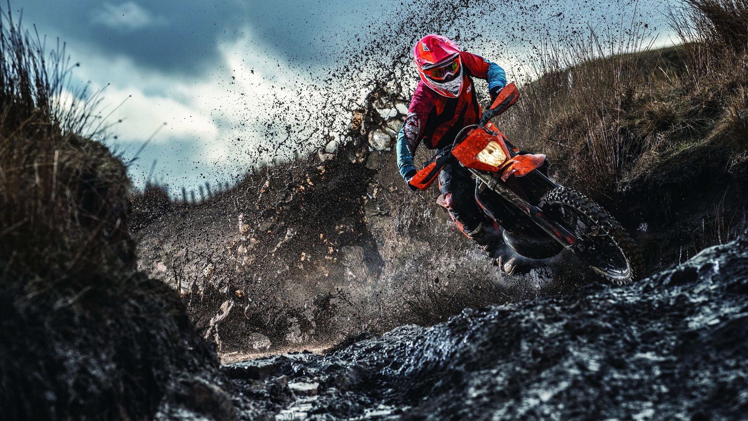 勇士不断突破！德罗巴连续二十场比赛得分超过，赢得满堂喝彩