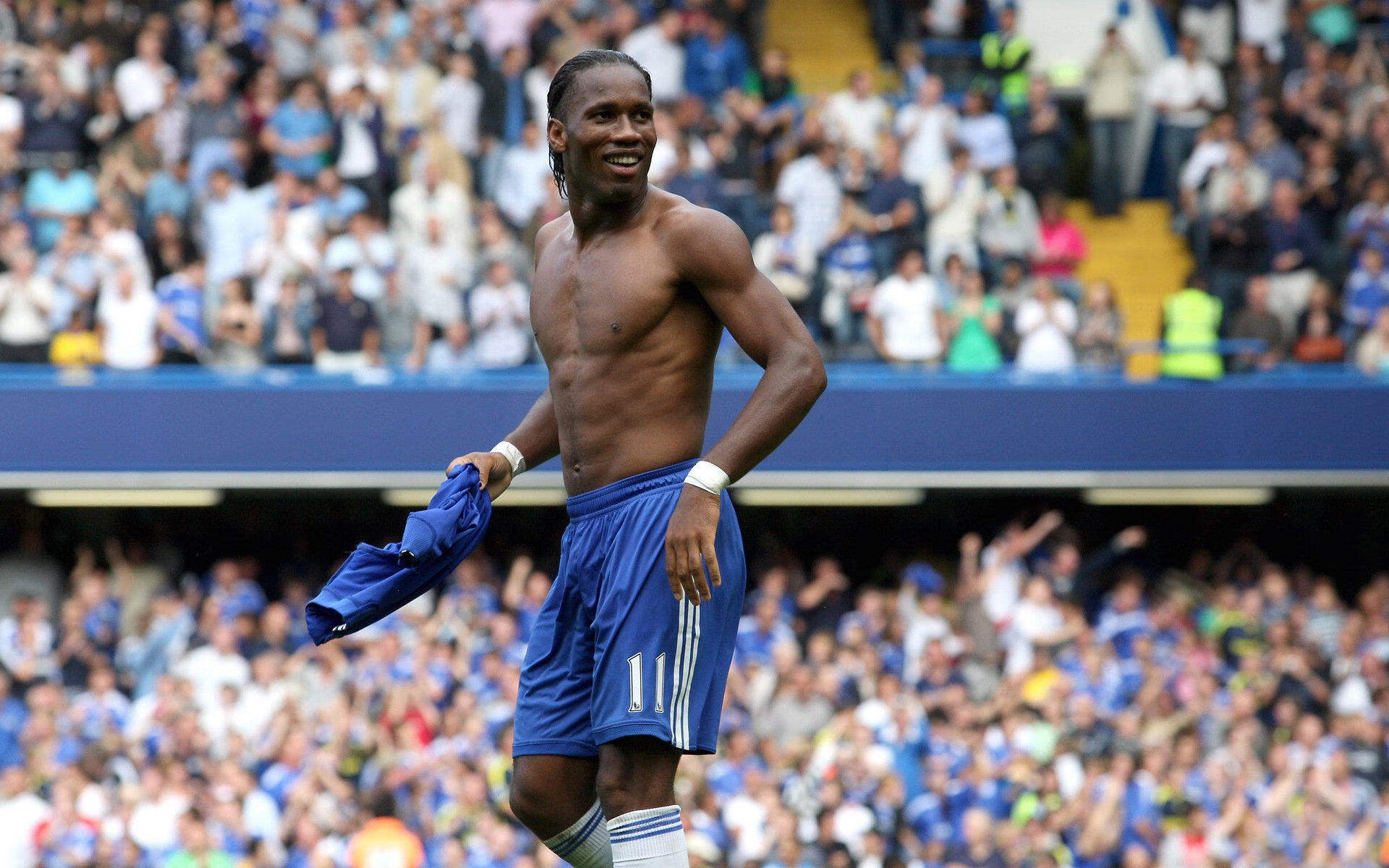 德罗巴新星出色发挥表现突出，瑞士队前途光明！全场沸腾不已